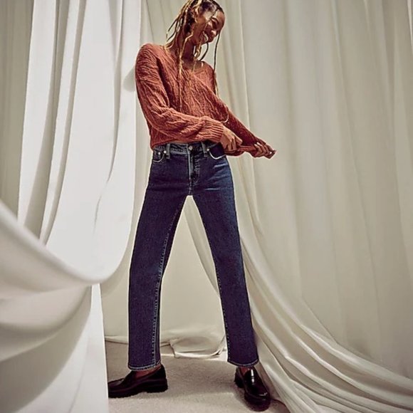 The Perfect Vintage Straight Jean in Bright Indigo Wash - Picture 12 of 12